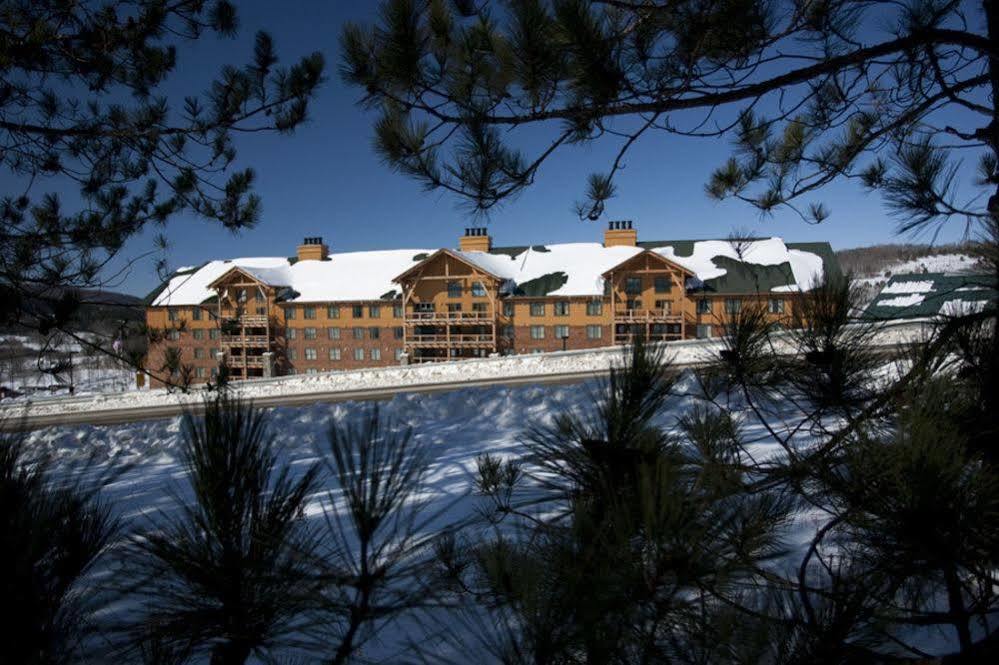 Hope Lake Lodge & Indoor Waterpark Cortland Luaran gambar